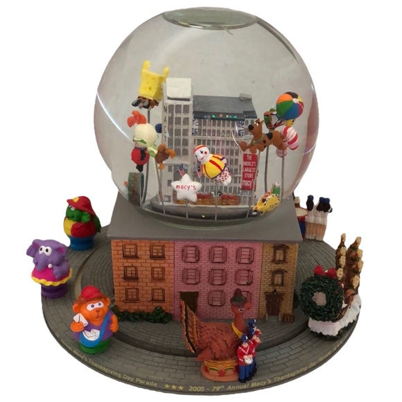2005 Macy's Thanksgiving Day Parade Musical Snow Globe Santa Is Coming To Town - Picture 8 of 17
